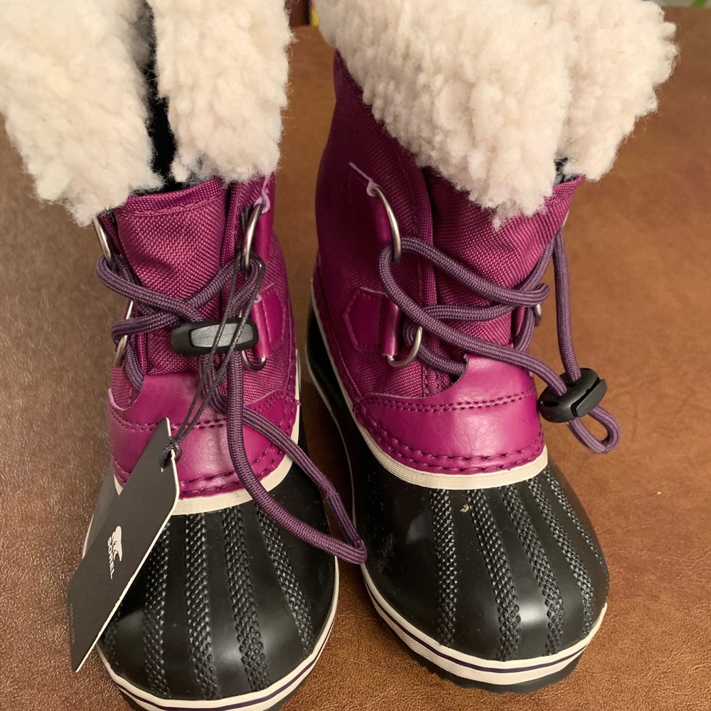 Never worn Sorel girls snow boots